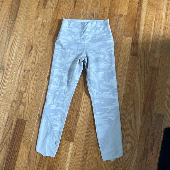 Lululemon Size 6 Wunder Under Jacquard Worn once - Picture 4 of 4